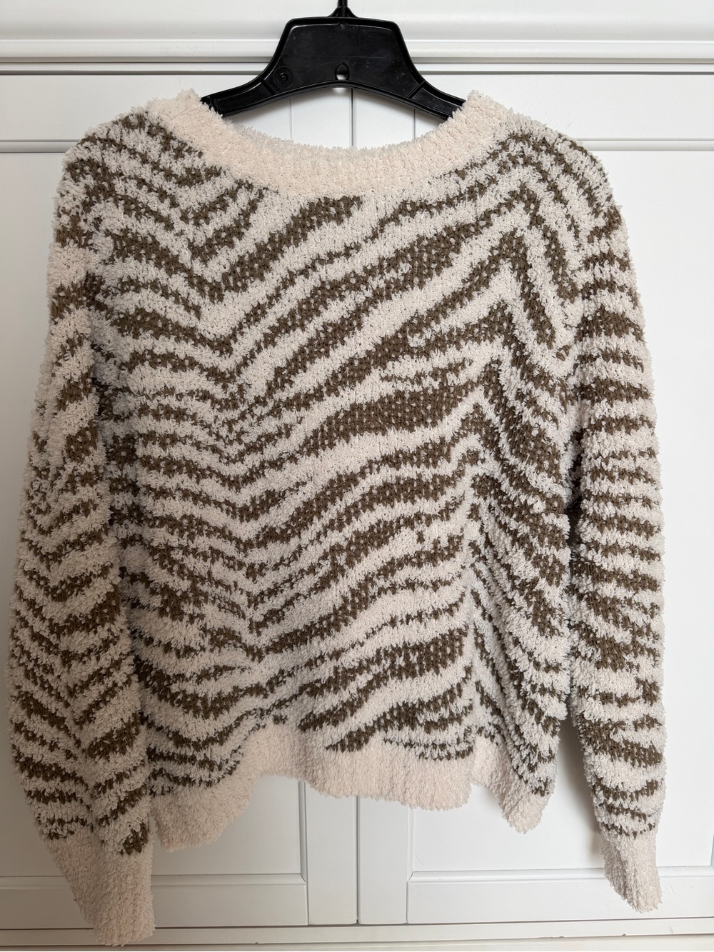 POL Cream and Brown Fuzzy Zebra-Print Crewneck Sweater S